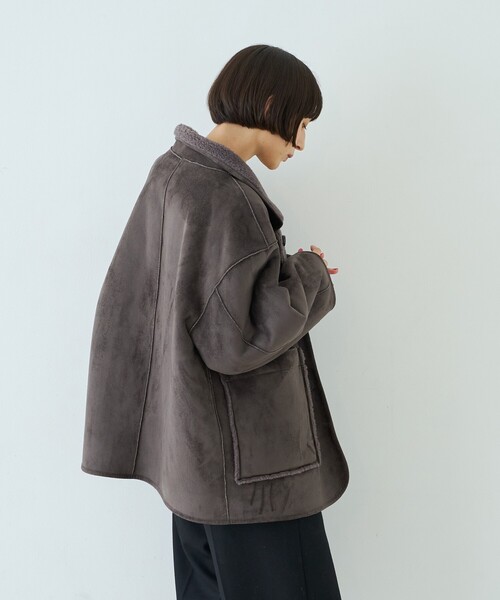 Rouge vif Anna(ルージュヴィフアンナ)の「【2サイズ展開】2WAYスタンドカラースエードライクリバーシブルボアコート(その他アウター・レディース・ベージュ/チャコールグレー・36/38)」の15枚目の写真