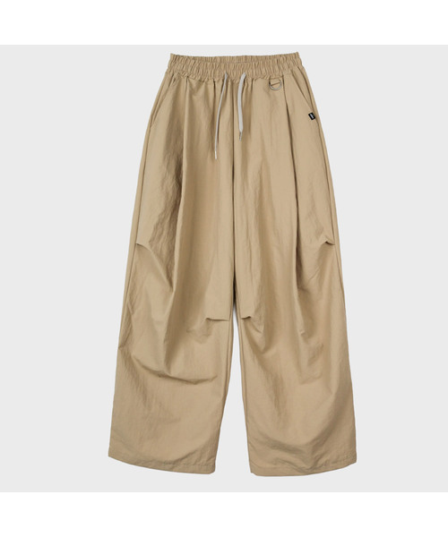 UMM(ウム)の「レディース ワンタックキリングポイント バルーンワイド バンディングパンツ 4COLOR(その他パンツ・レディース・ブラック/ベージュ/カーキ/チャコール・F)」の1枚目の写真