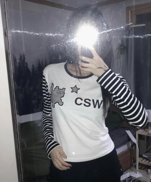 CATSAVETHEWORLD(キャットセーブザワールド)の「◇CATSAVETHEWORLD◇ブランド直輸入正規品/Mine キャットストライプ長袖Tシャツ Mine Cat Stripe Long Sleeve Tee(Tシャツ/カットソー・レディース・グレー/ブラック・FREE)」の2枚目の写真