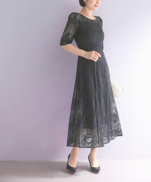 URBAN RESEARCH ROSSO WOMEN(アーバンリサーチ ロッソ)の「kaene スパンコールアネモネドレス(ワンピース・レディース・ライトグレー・36)」の1枚目の写真