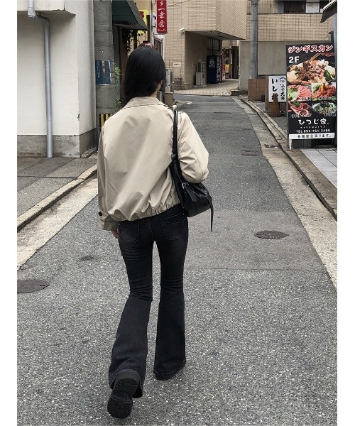 anyonemore(エニワンモア)の「ウォッシュドブーツカットデニムパンツ(デニムパンツ・レディース・ブラック・LARGE/MEDIUM/SMALL)」の11枚目の写真
