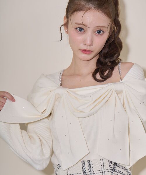 MAJESTIC LEGON（マジェスティックレゴン）の「キラキラダブルリボンオフショルニット（ニット/セーター・レディース・ピンク系その他2/アイボリー/ライトグレー/ブラック系その他・MEDIUM）」の11枚目の写真