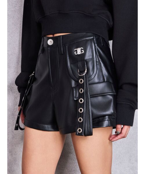 GYDA(ジェイダ)の「ハイウエストEYELET STRAP CARGOフェイクレザーショートパンツ(その他パンツ・レディース・ブラック・MEDIUM/SMALL)」の21枚目の写真