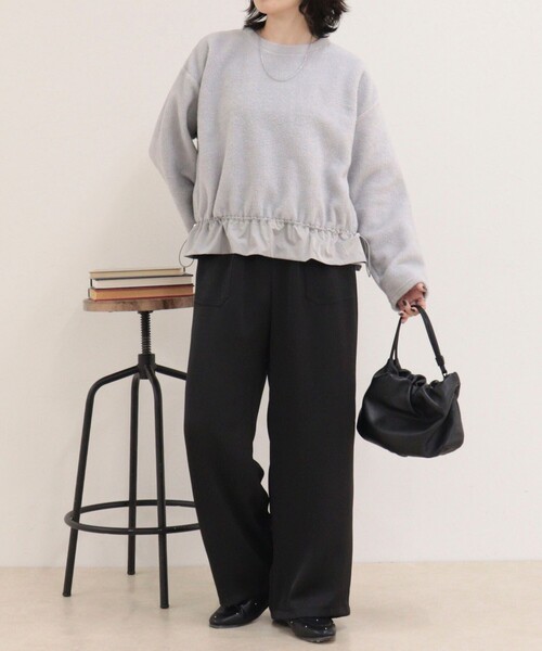 fredy emue(フレディエミュ)の「ブークレ裾ドロストプルオーバー(Tシャツ/カットソー・レディース・ネイビー/グレー/アイボリー・38)」の4枚目の写真