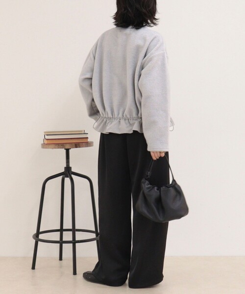 fredy emue(フレディエミュ)の「ブークレ裾ドロストプルオーバー(Tシャツ/カットソー・レディース・ネイビー/グレー/アイボリー・38)」の6枚目の写真