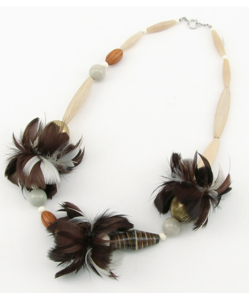 Abahouse Devinette（ドゥヴィネット）の「フェザーフラワーボール（ネックレス・レディース・ブラック/ブラウン・FREE）」の5枚目の写真