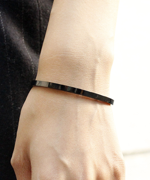 YArKA（ヤーカ）の「【YArKA / ヤーカ】stainless plane bangle1/ステンレスプレーンバングル1（バングル/リストバンド・メンズ・シルバー/ゴールド/ブラック・FREE）」の2枚目の写真