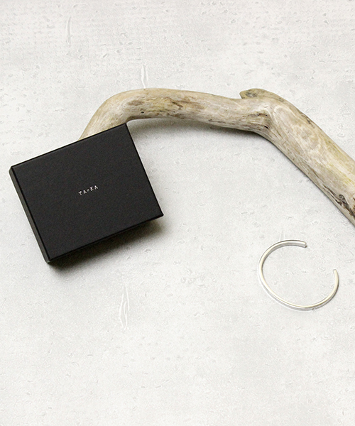 YArKA（ヤーカ）の「【YArKA / ヤーカ】stainless plane bangle1/ステンレスプレーンバングル1（バングル/リストバンド・メンズ・シルバー/ゴールド/ブラック・FREE）」の6枚目の写真
