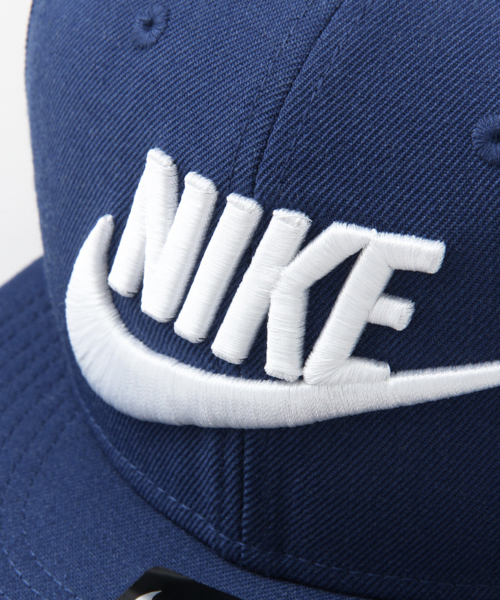 NIKE(ナイキ)の「NIKE スナップバックフューチュラ(キャップ・レディース・ブラック/ネイビー/ホワイト/グリーン・ONE)」の16枚目の写真