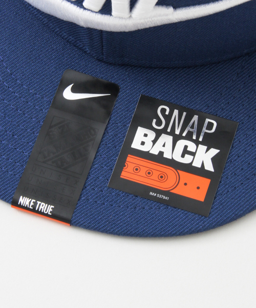 NIKE(ナイキ)の「NIKE スナップバックフューチュラ(キャップ・レディース・ブラック/ネイビー/ホワイト/グリーン・ONE)」の12枚目の写真