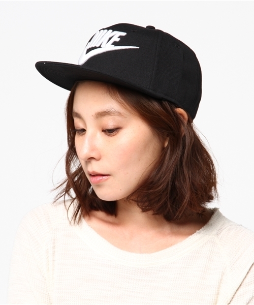 NIKE(ナイキ)の「NIKE スナップバックフューチュラ(キャップ・レディース・ブラック/ネイビー/ホワイト/グリーン・ONE)」の3枚目の写真