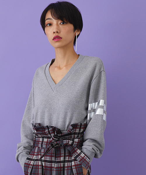 STUDIOUS(ステュディオス)の「【STUDIOUS】箔プリントカレッジスウェット(スウェット・レディース・グレー/ホワイト・1)」の3枚目の写真