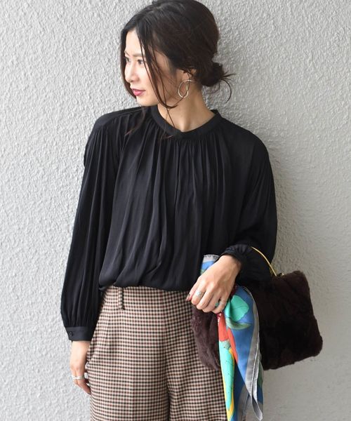 SHIPS(シップス)の「PrimaryNavyLabel:サテンブラウス(シャツ/ブラウス・レディース・ブラック/ロイヤルブルー・ONE SIZE)」の1枚目の写真