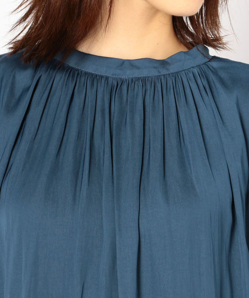 SHIPS(シップス)の「PrimaryNavyLabel:サテンブラウス(シャツ/ブラウス・レディース・ブラック/ロイヤルブルー・ONE SIZE)」の3枚目の写真