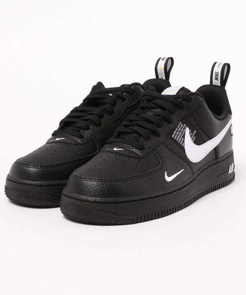 NIKE(ナイキ)の「NIKE / ナイキ エアフォース 1 07 LV8 ユティリティー(スニーカー・メンズ・ホワイト/ブラック・26cm/28cm/27cm)」の1枚目の写真
