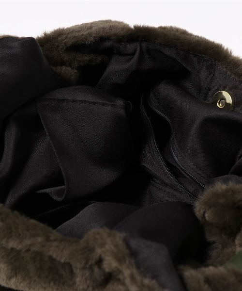 JOINT WORKS（ジョイントワークス）の「ECOファーショッパー（ショルダーバッグ・レディース・ブラック/カーキ/レッド・FREE）」の12枚目の写真