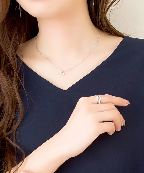 florist（フローリスト）の「アシンメトリークロスラインハーフエタニティーリング（リング・レディース・ゴールド/シルバー/ピンクゴールド・7号/10号/13号/16号）」の5枚目の写真