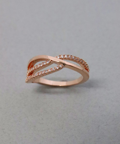 florist（フローリスト）の「アシンメトリークロスラインハーフエタニティーリング（リング・レディース・ゴールド/シルバー/ピンクゴールド・7号/10号/13号/16号）」の8枚目の写真