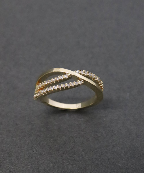 florist（フローリスト）の「アシンメトリークロスラインハーフエタニティーリング（リング・レディース・ゴールド/シルバー/ピンクゴールド・7号/10号/13号/16号）」の7枚目の写真