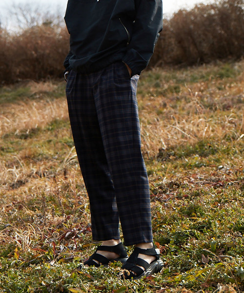 MAISON SPECIAL（メゾンスペシャル）の「オリジナルチェック2タックワイドテーパードパンツ 【MAISON SPECIAL/メゾンスペシャル】（チノパンツ・メンズ・ベージュ/ダークネイビー・44/46/48）」の10枚目の写真