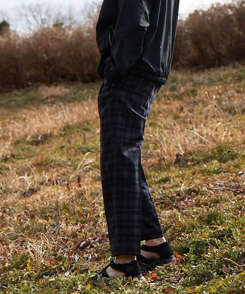 MAISON SPECIAL（メゾンスペシャル）の「オリジナルチェック2タックワイドテーパードパンツ 【MAISON SPECIAL/メゾンスペシャル】（チノパンツ・メンズ・ベージュ/ダークネイビー・44/46/48）」の11枚目の写真