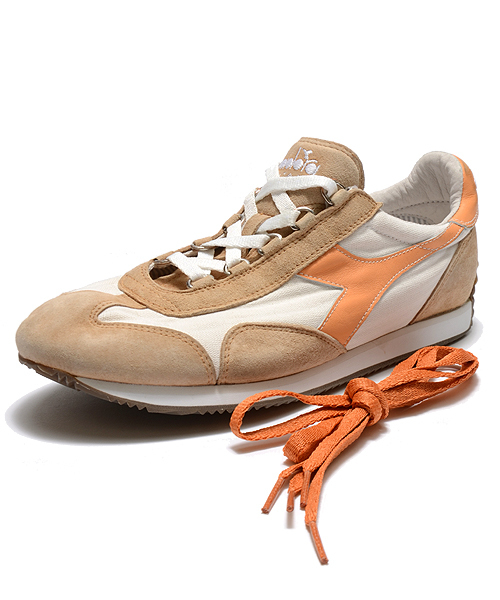 BEAMS F(ビームスエフ)の「diadora / “EQUIPE”ストーンウォッシュ (スニーカー・メンズ・グレー/ブルー/ネイビー/ベージュ/その他2・6/8.5/7/9/8/5.5/6.5/7.5)」の18枚目の写真