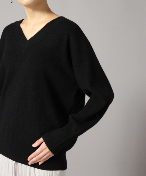 LOWRYS FARM(ローリーズファーム)の「ウスモチモチVネックプルオーバー 841667(ニット/セーター・レディース・ブラック/ベージュ/グレー/レッド/アイボリー・FREE)」の10枚目の写真