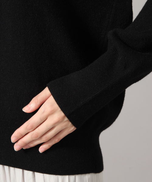 LOWRYS FARM(ローリーズファーム)の「ウスモチモチVネックプルオーバー 841667(ニット/セーター・レディース・ブラック/ベージュ/グレー/レッド/アイボリー・FREE)」の8枚目の写真