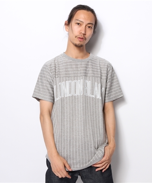 WEGO（ウィゴー）の「WEGO/アーチロゴストライプTシャツ（Tシャツ/カットソー・メンズ・ホワイト/杢グレー・LARGE/MEDIUM）」の2枚目の写真