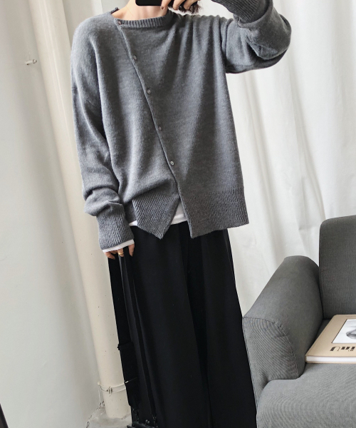 chuclla(チュクラ)の「【chuclla】【2019AW】斜めカット カーディガン アシンメトリー ニット chw842(カーディガン/ボレロ・レディース・ブラック/グレー/アイボリー・FREE)」の5枚目の写真