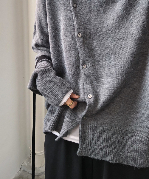 chuclla(チュクラ)の「【chuclla】【2019AW】斜めカット カーディガン アシンメトリー ニット chw842(カーディガン/ボレロ・レディース・ブラック/グレー/アイボリー・FREE)」の10枚目の写真