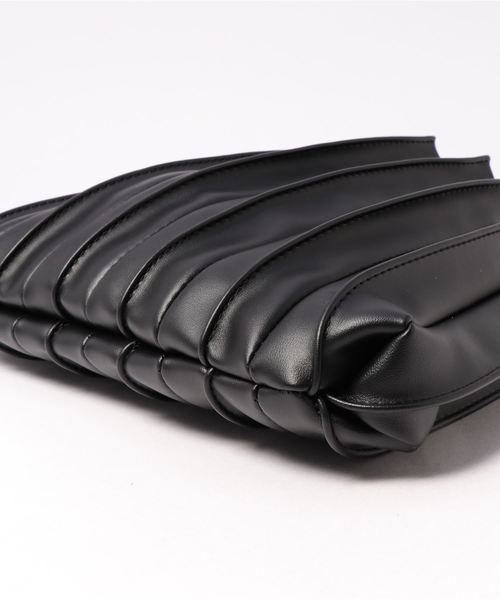 florist（フローリスト）の「ころんと丸いプリーツショルダーバッグ（ショルダーバッグ・レディース・ブラック/ベージュ/ブラウン/オフホワイト/キャメル・FREE）」の7枚目の写真