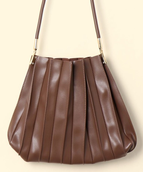 florist（フローリスト）の「ころんと丸いプリーツショルダーバッグ（ショルダーバッグ・レディース・ブラック/ベージュ/ブラウン/オフホワイト/キャメル・FREE）」の3枚目の写真