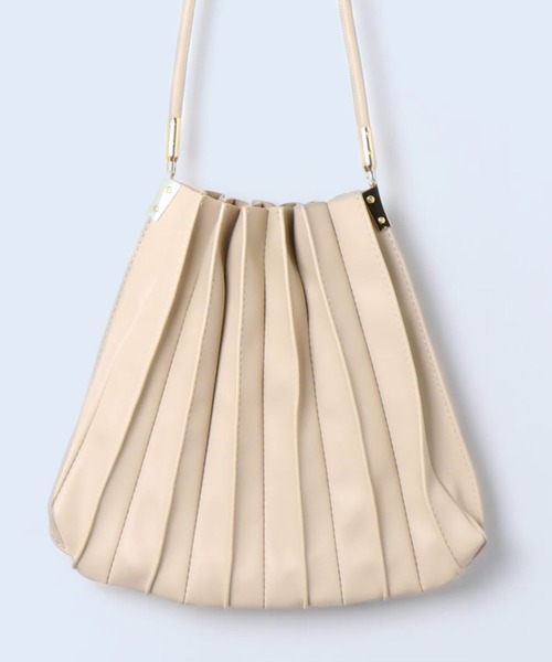 florist（フローリスト）の「ころんと丸いプリーツショルダーバッグ（ショルダーバッグ・レディース・ブラック/ベージュ/ブラウン/オフホワイト/キャメル・FREE）」の2枚目の写真
