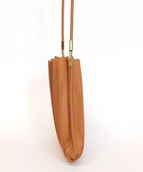 florist（フローリスト）の「ころんと丸いプリーツショルダーバッグ（ショルダーバッグ・レディース・ブラック/ベージュ/ブラウン/オフホワイト/キャメル・FREE）」の15枚目の写真