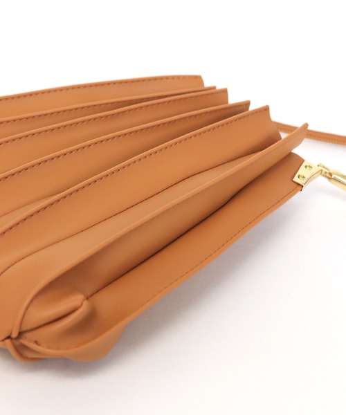 florist（フローリスト）の「ころんと丸いプリーツショルダーバッグ（ショルダーバッグ・レディース・ブラック/ベージュ/ブラウン/オフホワイト/キャメル・FREE）」の16枚目の写真