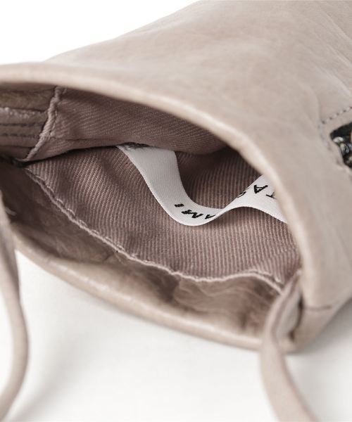 TASINAMI（タシナミ）の「TASINAMI 縦型ミニレザーショルダーバッグ (TA-2016)（ショルダーバッグ・レディース・グレー/カーキ/ブラック・FREE）」の6枚目の写真