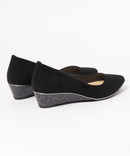 Mode et Jacomo(モードエジャコモ)の「ポインテッドウェッジソールパンプス(パンプス・レディース・ブラック/カーキ/ライトブラック・23.5cm/24cm/24.5cm/22.5cm/23cm)」の4枚目の写真