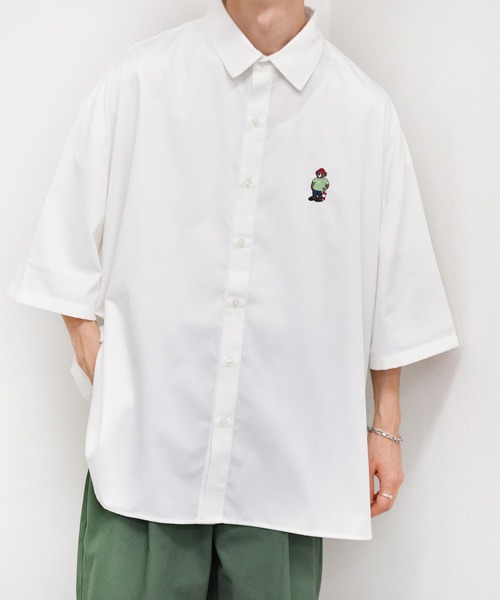 kutir(クティール)の「アソートワンポイント刺繍半袖シャツ(シャツ/ブラウス・メンズ・ライトブルー/ベージュ/ブラウン/オフホワイト/グリーン/ダークブルー・MEDIUM/LARGE)」の2枚目の写真