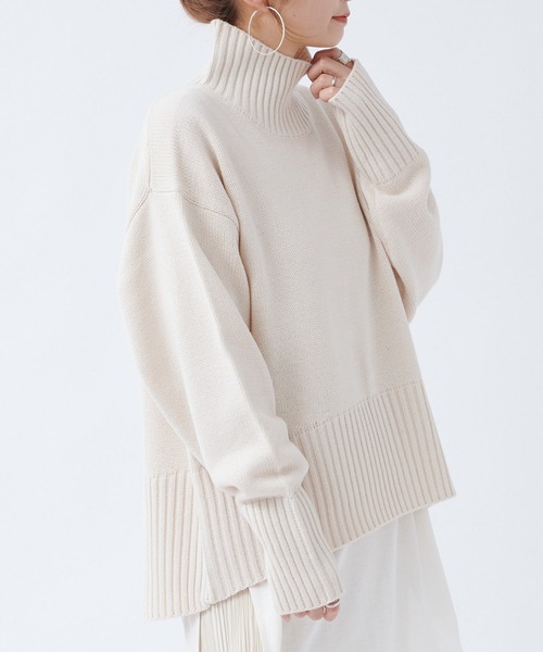 DouDou(ドゥドゥ)の「【WEB限定】バックスリットタートル(ニット/セーター・レディース・ブラウン/イエロー/オフホワイト/ベージュ/グリーン・FREE)」の2枚目の写真