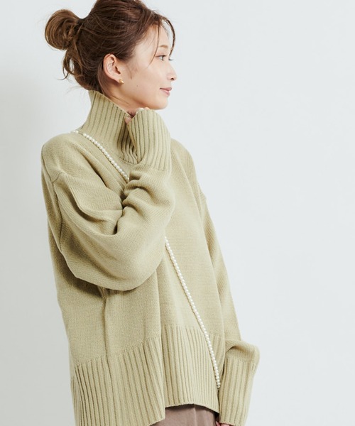 DouDou(ドゥドゥ)の「【WEB限定】バックスリットタートル(ニット/セーター・レディース・ブラウン/イエロー/オフホワイト/ベージュ/グリーン・FREE)」の4枚目の写真