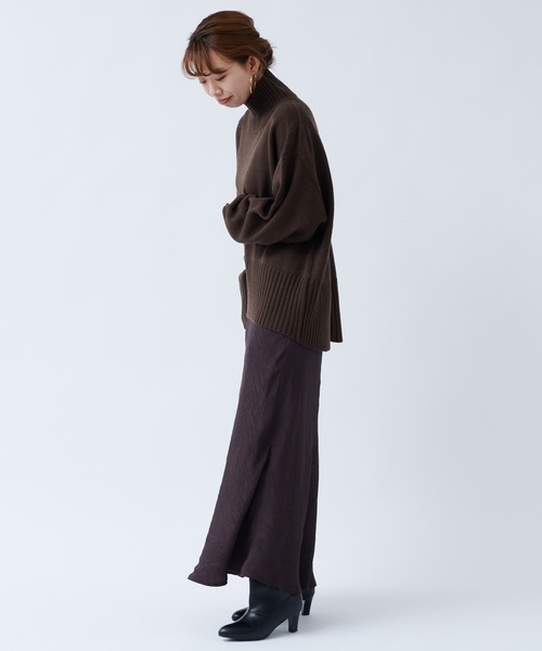 DouDou(ドゥドゥ)の「【WEB限定】バックスリットタートル(ニット/セーター・レディース・ブラウン/イエロー/オフホワイト/ベージュ/グリーン・FREE)」の7枚目の写真