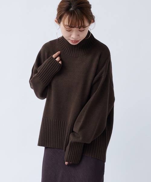 DouDou(ドゥドゥ)の「【WEB限定】バックスリットタートル(ニット/セーター・レディース・ブラウン/イエロー/オフホワイト/ベージュ/グリーン・FREE)」の9枚目の写真