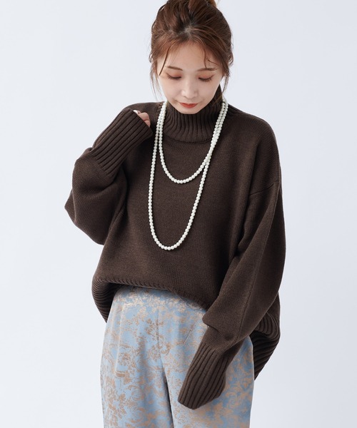 DouDou(ドゥドゥ)の「【WEB限定】バックスリットタートル(ニット/セーター・レディース・ブラウン/イエロー/オフホワイト/ベージュ/グリーン・FREE)」の17枚目の写真