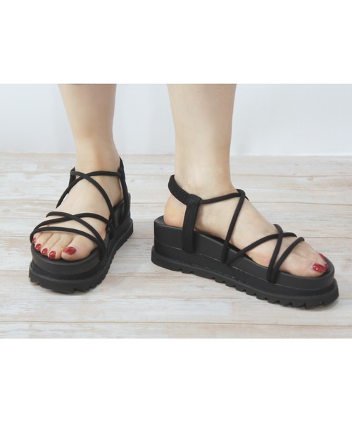 Realta(レアルタ)の「Realta(レアルタ) 厚底クロスライン サンダル(サンダル・レディース・カーキ/ブラック/ベージュ/ブラック系その他2/ブラック系その他/ホワイト系その他/ネイビー/ベージュ系その他・L/LL/M/S)」の3枚目の写真