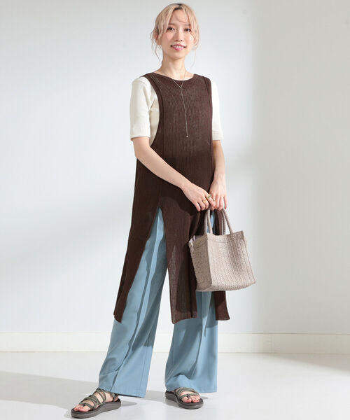 Ray BEAMS（レイビームス）の「Ray BEAMS / バック オープン ベスト（ニット/セーター・レディース・ダークブラウン/オフホワイト・ONE SIZE）」の13枚目の写真