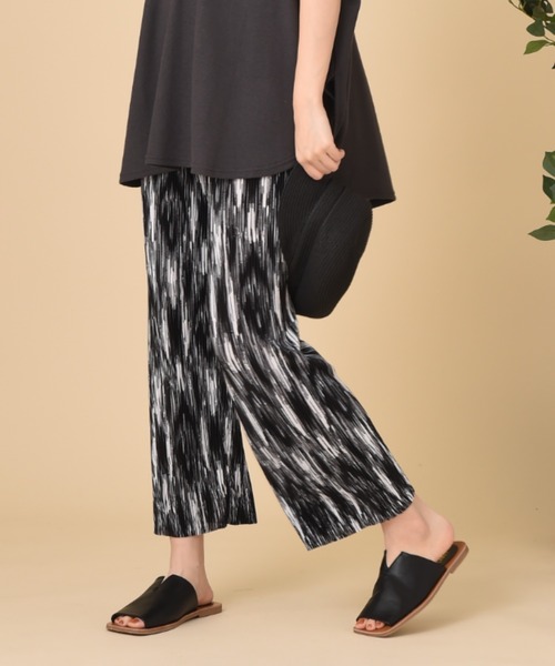 INTERPLANET（インタープラネット）の「プリーツ加工ぼかしプリントパンツ（その他パンツ・レディース・ブラック/ブラウン・FREE）」の2枚目の写真