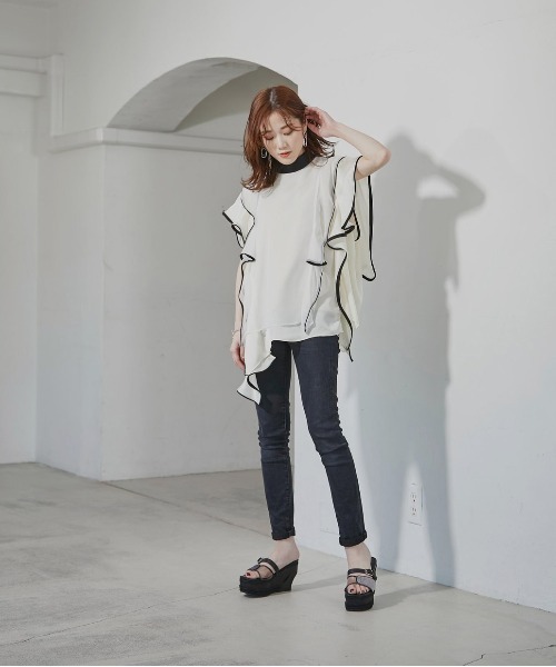 EVOL(イーボル)の「EVOL × Yukko コラボスクエアウエッジサンダル AQ30444(サンダル・レディース・アイボリー/ブラック/ベージュ・M/XS/L/LL/S)」の9枚目の写真