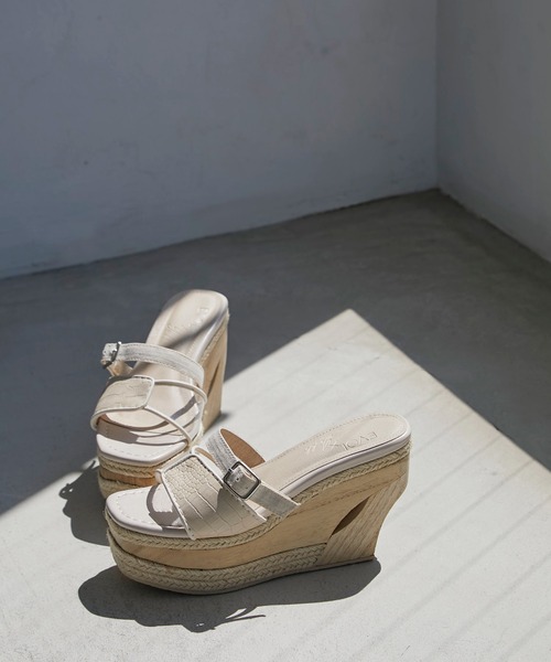 EVOL(イーボル)の「EVOL × Yukko コラボスクエアウエッジサンダル AQ30444(サンダル・レディース・アイボリー/ブラック/ベージュ・M/XS/L/LL/S)」の12枚目の写真