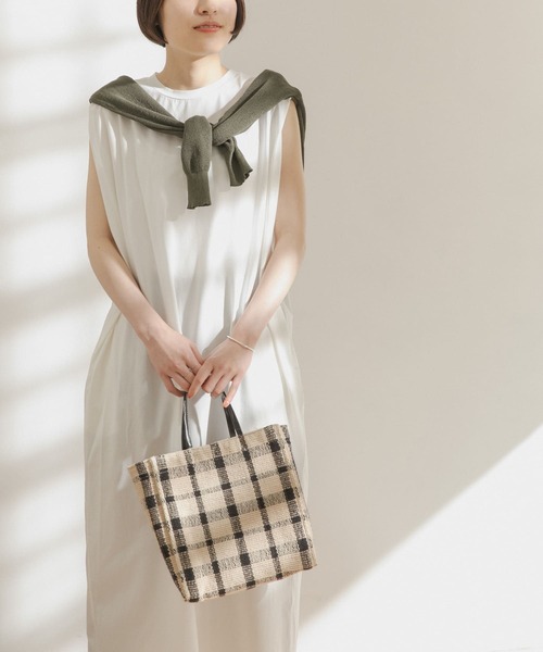 FORK&SPOON（フォークアンドスプーン）の「FORK&SPOON　ショルダータックワンピース（ワンピース・レディース・オフホワイト/カーキ/ブラック・ONE）」の4枚目の写真